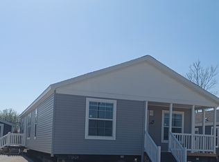 1500 E Linden Dr #122, Mount Pleasant, IA 52641
