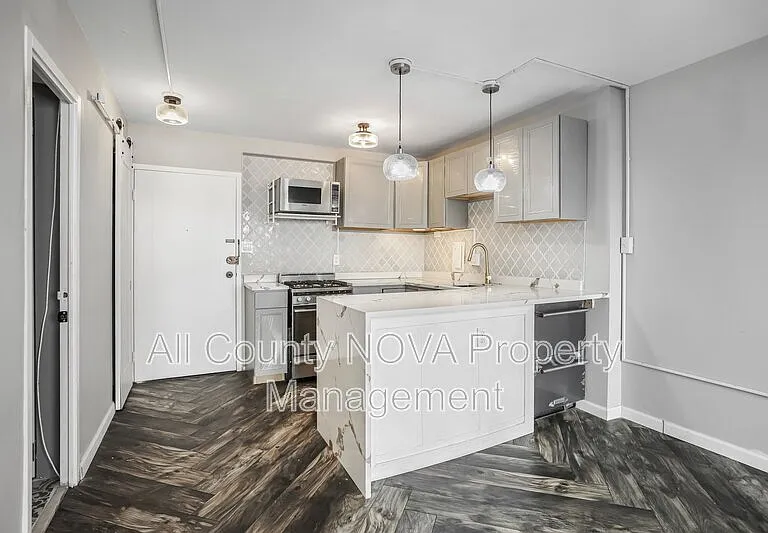 922 24th St NW #301 — Photo 19