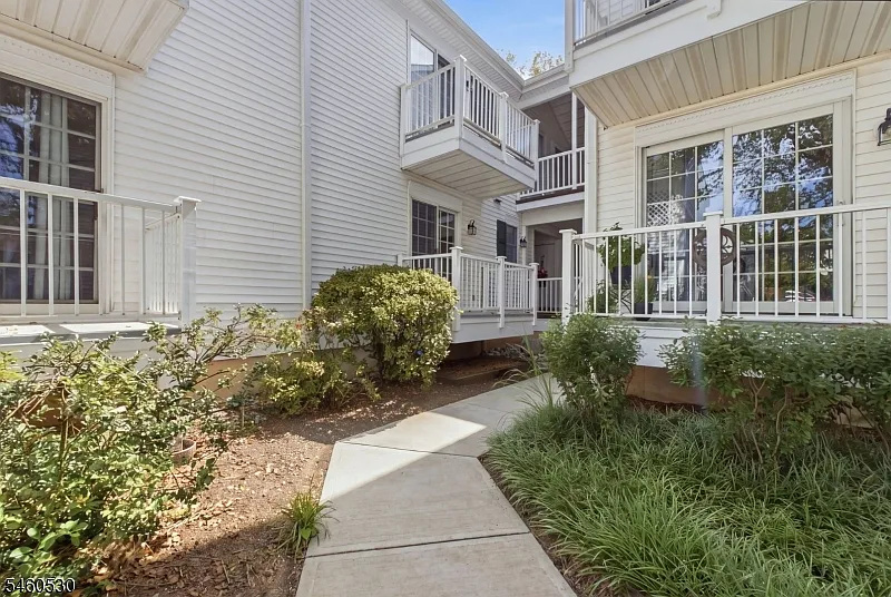 2 bed, 1.0 bath, 1000 sqft, $2,750 — Photo 3