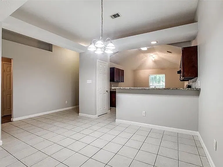 3 bed, 1800 sqft, $1,700 — Photo 2