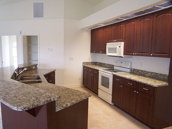 3rd image of 4134 NE 9th Pl