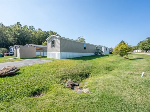 710 Greyhound Ln, Greensburg, PA 15601