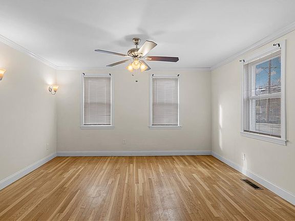 4th image of 596 Metacom Ave