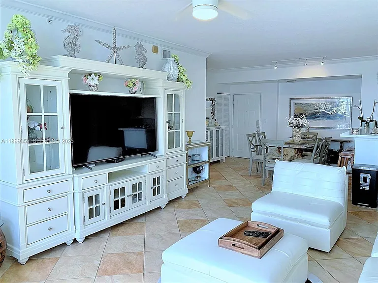 2080 S Ocean Dr #Penthouse 3 — Photo 14