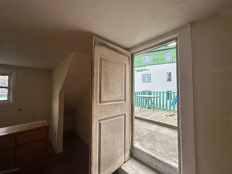 Studio, 888 sqft, $2,100 — Photo 4