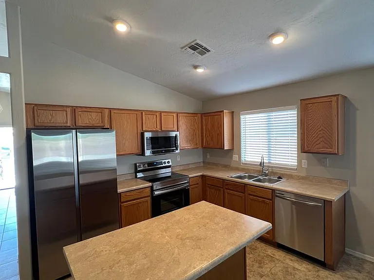 33889 N Barbara Dr — Photo 6