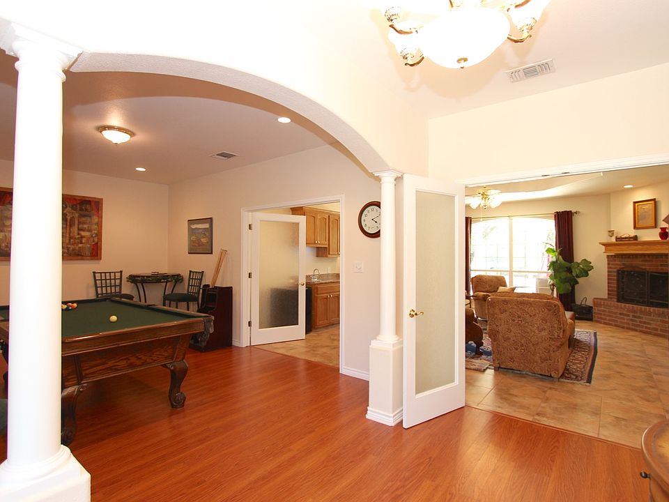 1st image of 471 Rosewood Dr