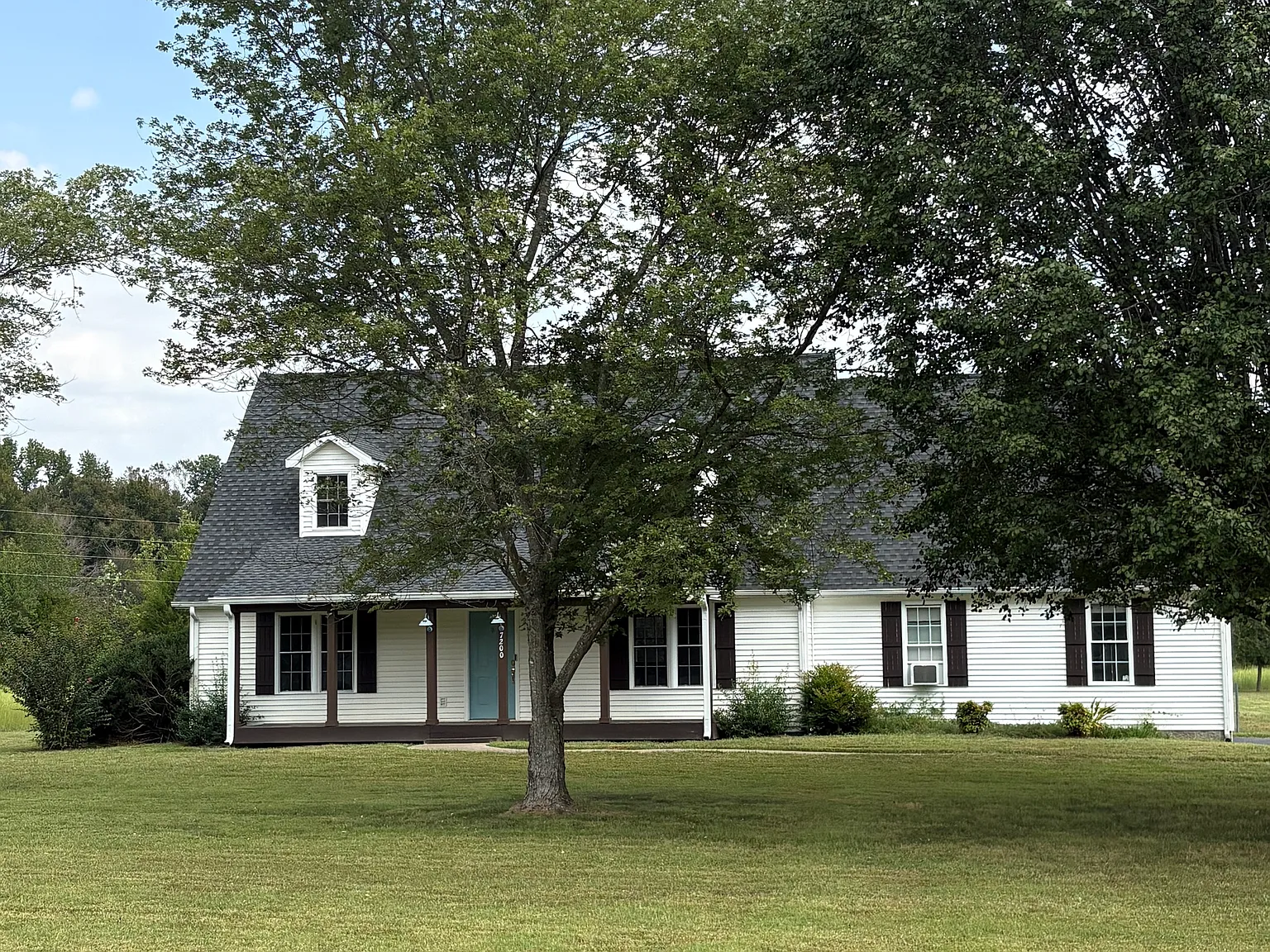 3 bed, 2.5 bath, 1650 sqft, $2,200 — Photo 2