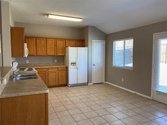 5th image of 9816 Nixon Dr