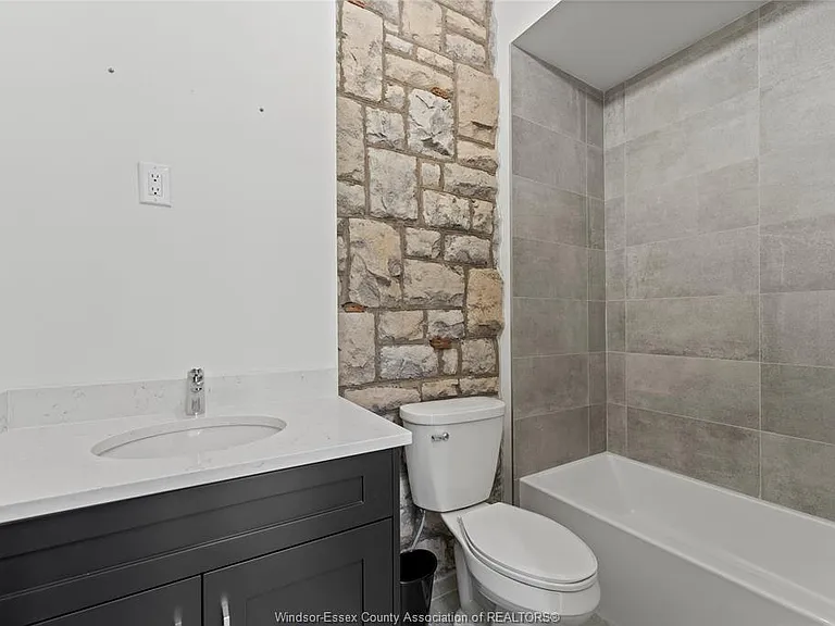 247 Brock St #204 — Photo 17