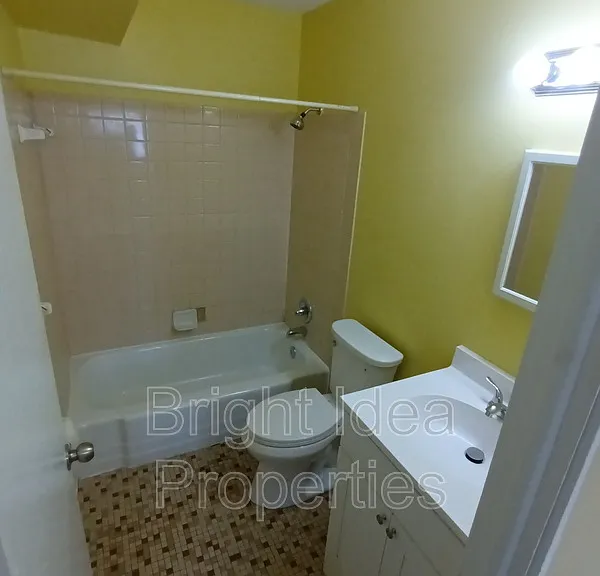 5940 E River Rd #11 — Photo 3