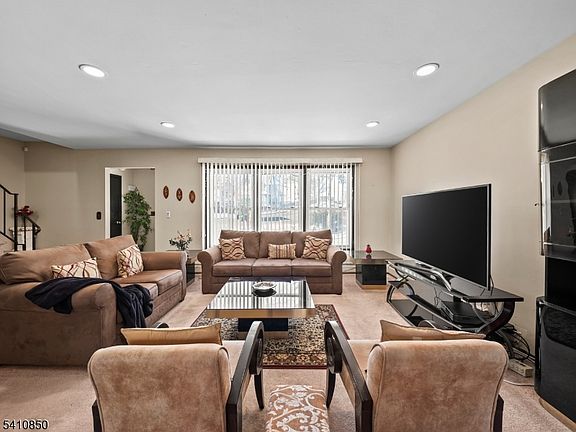 3rd image of 5 Woodland Rd