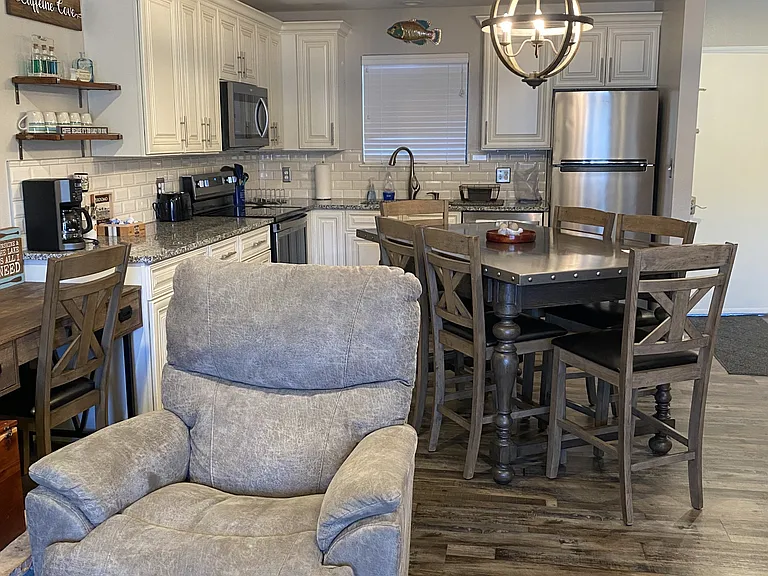 611 Lazy Days Rd — Photo 3