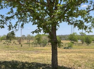 8 1/2 Nine Horseshoe Dr, Gonzales, TX 78629