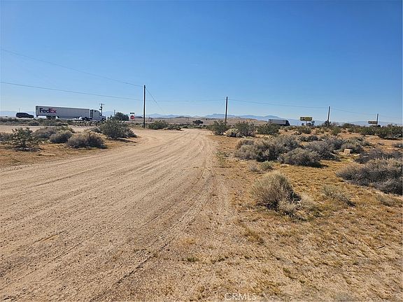 5th image of 0 Yermo Rd #13
