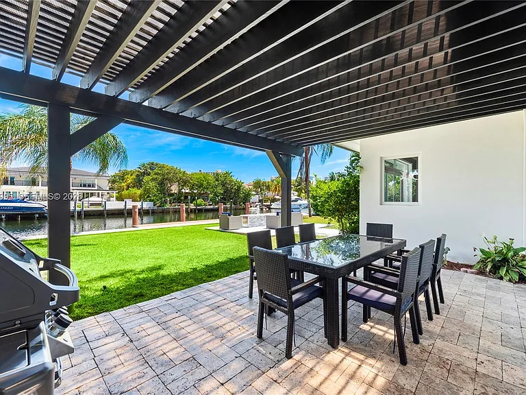 472 Sunset Dr — Photo 8