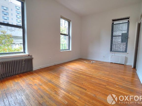 3rd image of 201 W 91st St APT 4a