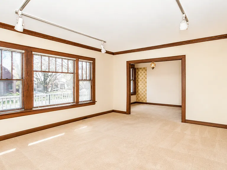 2975 N Downer Ave — Photo 12