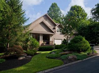 716 Junglebrook Ln, Gatlinburg, TN 37738