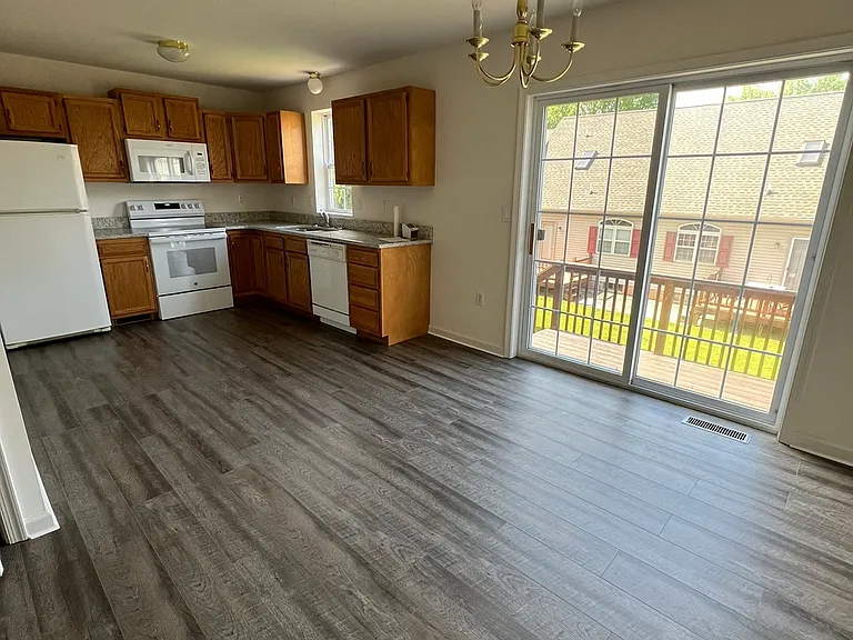 2027 Greystone Dr — Photo 12