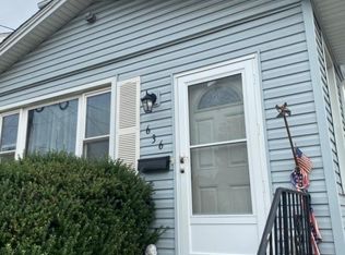 636 E 2nd Ave, Roselle, NJ 07203