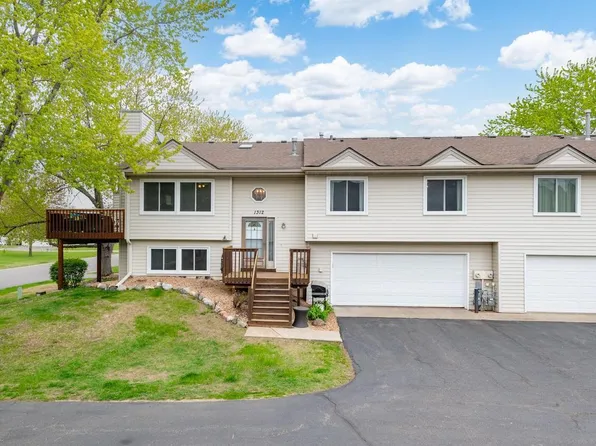 1312 Deercliff Ln, Eagan, MN 55123