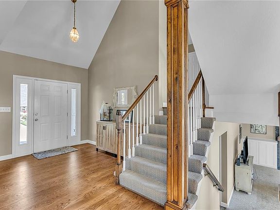 3rd image of 5404 NE Holiday Dr