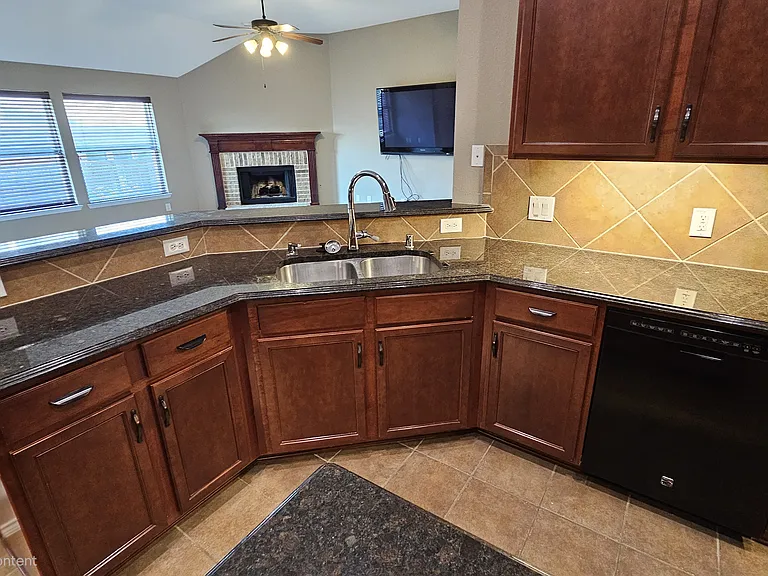 1202 Chestnut Hill Dr — Photo 10