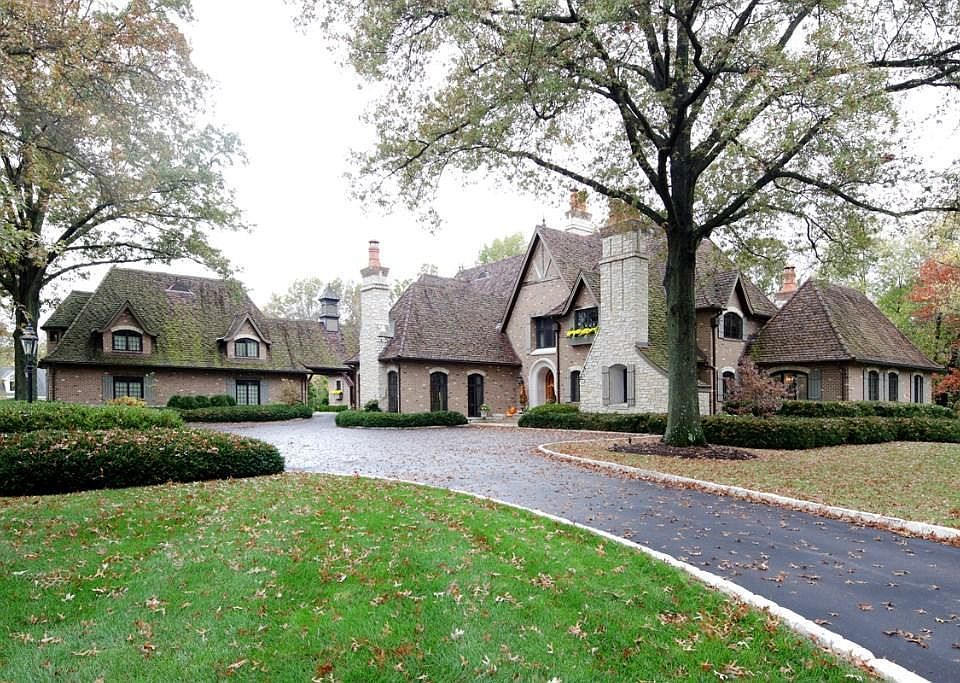 1st image of 12 Huntleigh Woods