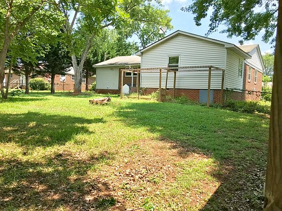 3rd image of 804 Berkshire Dr