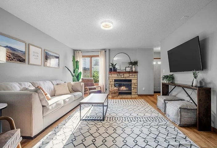 2 bed, 1.5 bath, 1325 sqft, $1,850 — Photo 2