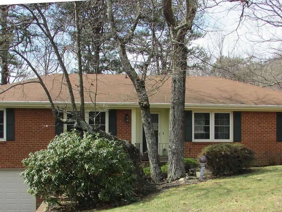 1st image of 2521 Coachman Cir NE