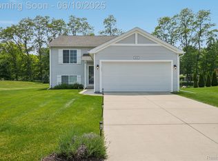 1055 Kenny Brook Ln, Howell, MI