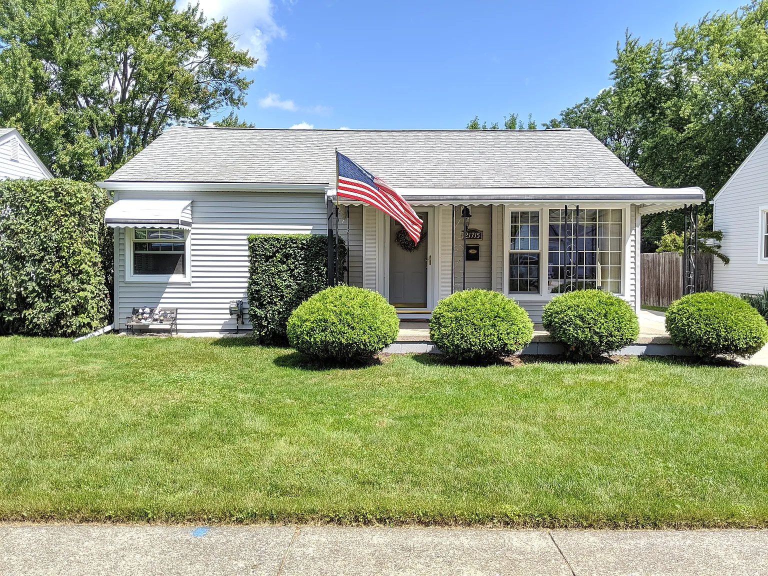 21715 Maple St photo 1