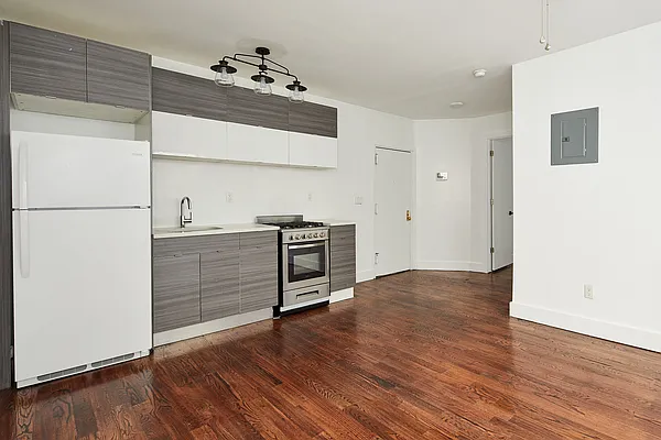 Rented by Venn NY Inc | media 2