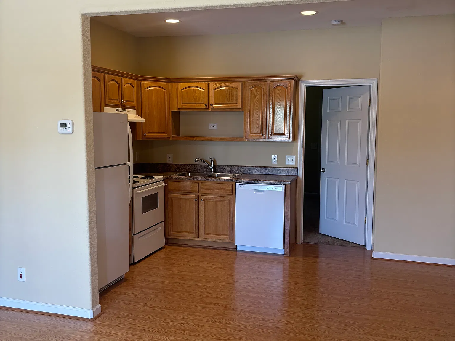 2 bed, 1050 sqft, $1,250 — Photo 3