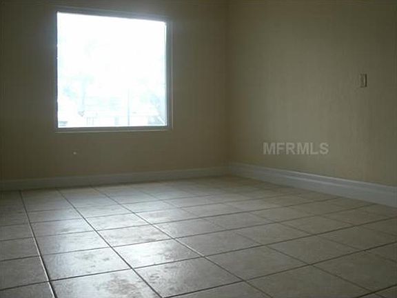 5th image of 301 N Oak Ave