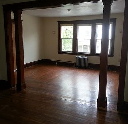 5th image of 198 Chapin Ave