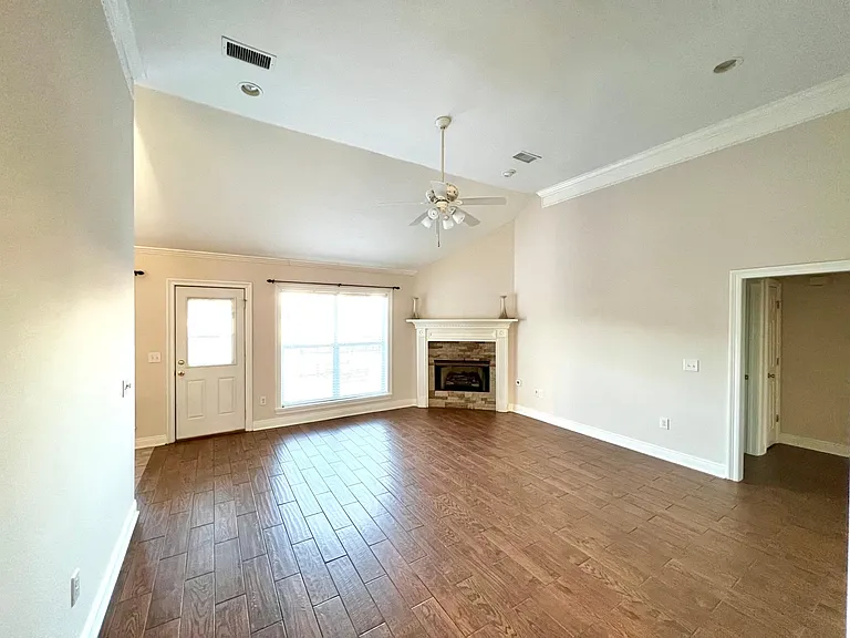 506 Laurelwood Dr — Photo 8