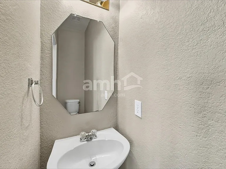 7504 Wood Slope Dr — Photo 9