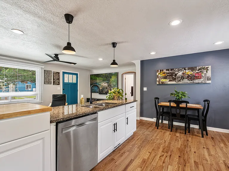 115 N Vinson St — Photo 10