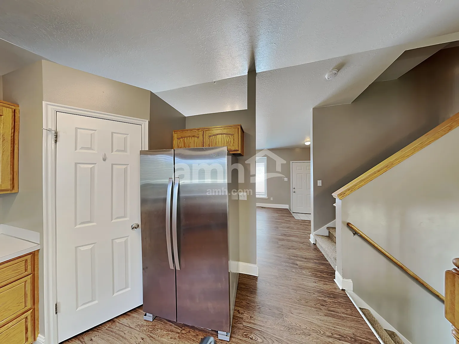 4 bed, 2.0 bath, 1830 sqft, $2,460 — Photo 3