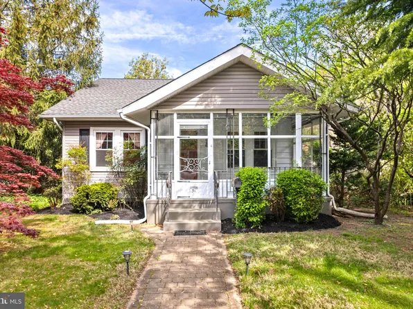 31 E Merchant St, Audubon, NJ 08106