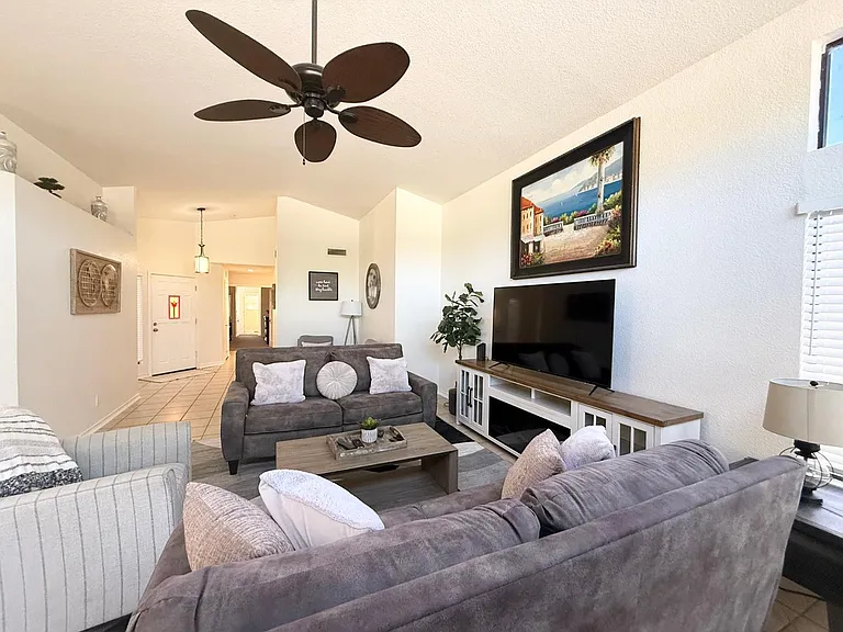 10938 W Poinsettia Dr — Photo 8