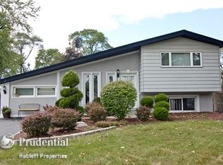 1N704 Forest Ave, Glen Ellyn, IL 60137