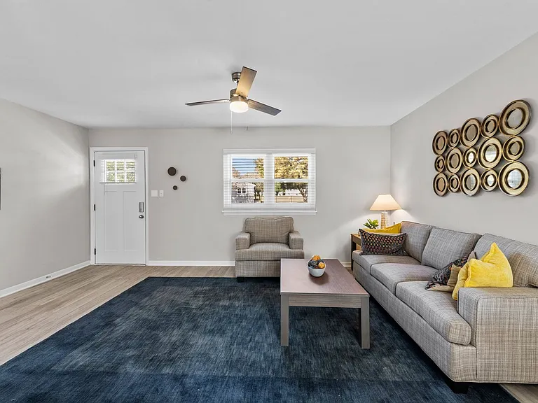 Longview Village Apartments — Photo 33