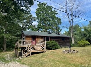 41 Meadowbrook Ln, New Windsor, NY 12553