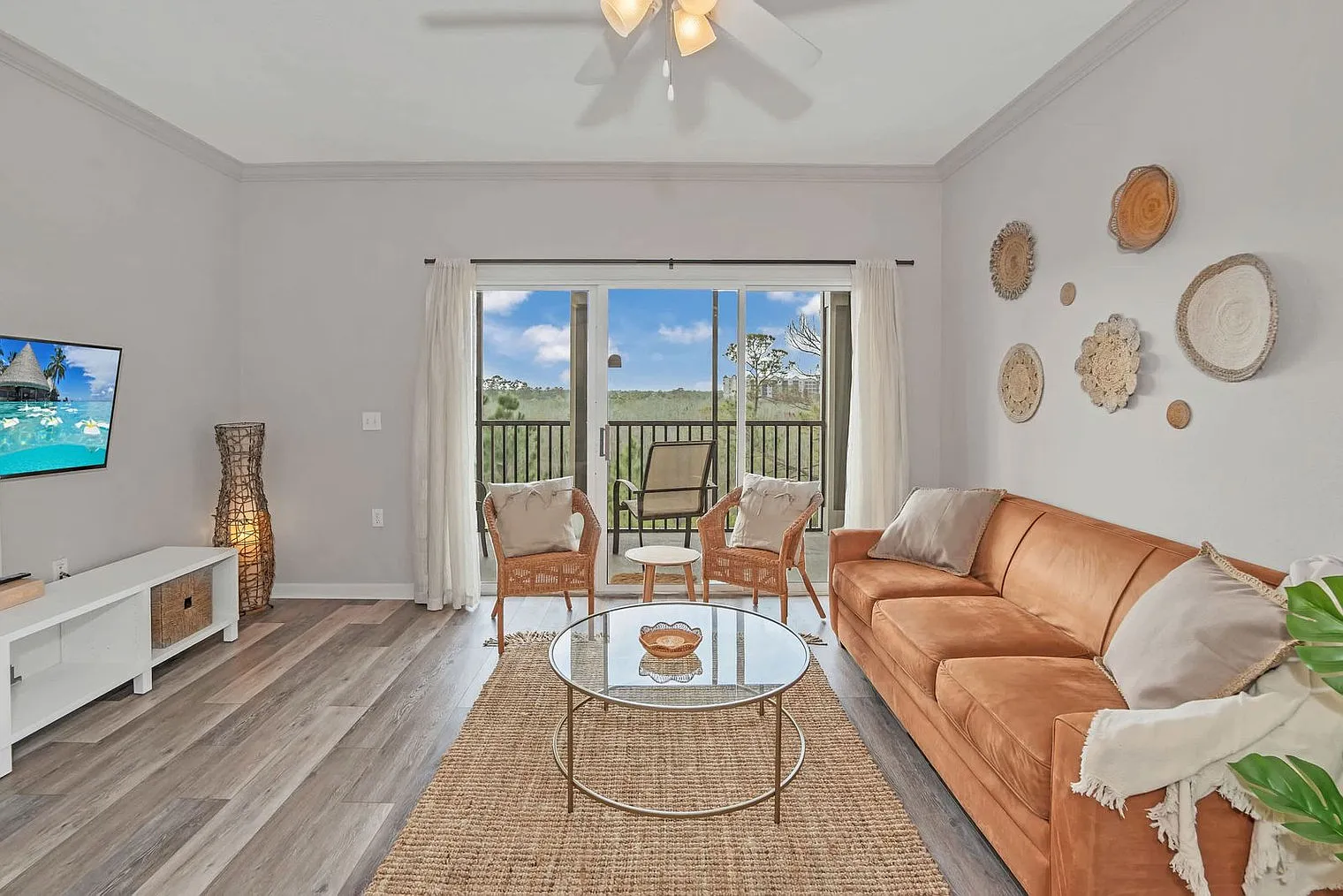 3 bed, 2.0 bath, 1280 sqft, $2,769 — Photo 2