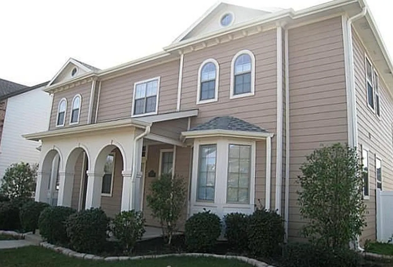 4 bed, 2527 sqft, $2,950 — Photo 2