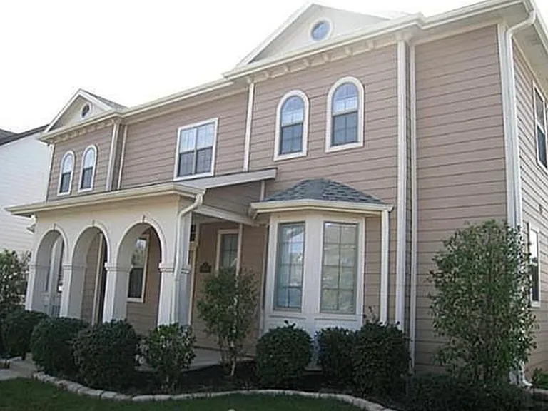 1524 Chestnut Dr — Photo 2